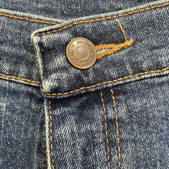 Wrangler Blue Denim Cut Off Jean Shorts Size 36 with Fun Appliqué Patches - Picture 4 of 6